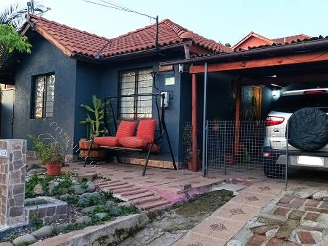 Casa aislada 3 dormitorios 2 baños estacionamiento con vista