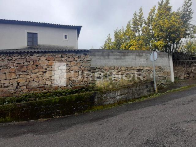 Casa aislada para reformar con terreno, a 2 km. de Vilarchao Coles
