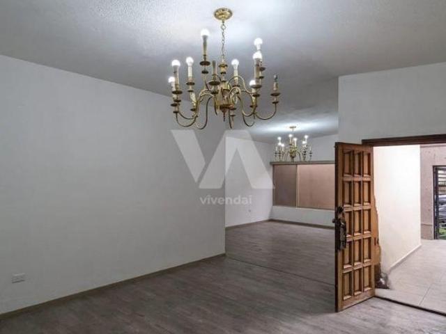 Casa al norte de 1 planta, 3 habs, cada una con baño y cuarto de servicio