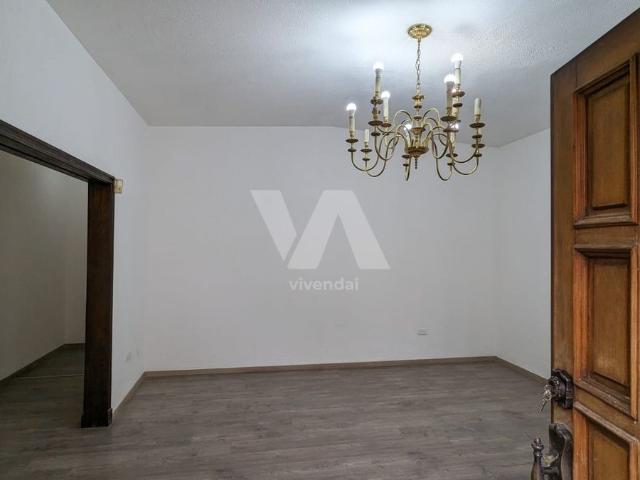 Casa al norte de 1 planta, 3 habs, cada una con baño y cuarto de servicio