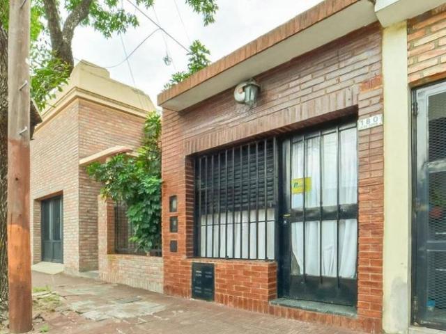 Casa al Frente 2 Dormitorios Barrio Sarmiento