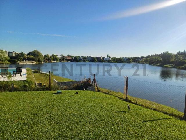 CASA AL LAGO EN ALQUILER ANUAL, 5 AMBIENTES, AMOBLADA, EN BARRIO LA COMARCA – GENERAL PACHECO