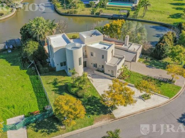 Casa al río 4 dormitorios en alquiler en El Yacht Nordelta