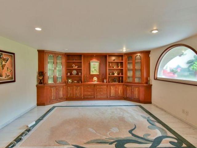 Casa Alameda en venta en Royal Country, Zona Andares