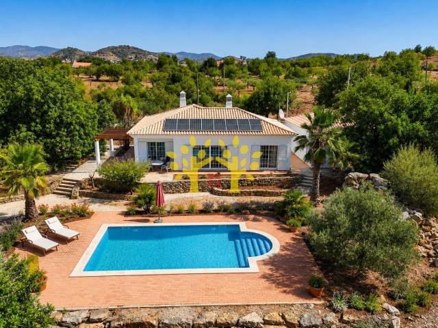 Casa Alfarrobeira – Uma Casa Enraizada na História, Pensada para uma Vida Tranquila no Algarve