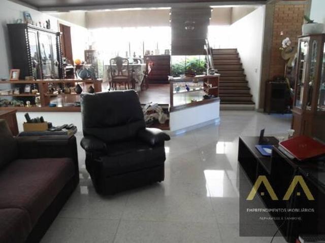 CASA ALPHAVILLE ESQUINA, MUITO VERDE, 4 DORMTS, ÓTIMA LOCALIZAÇÃO!
