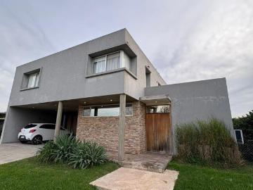 Casa Alquiler a estrenar 4 ambientes, 300m2, Este, Fuerza Aerea 1400, Funes | Argenprop