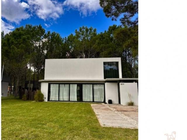 Casa alquiler anual PINAMAR BARRIO CERRADO PIONEROS con suite 2025