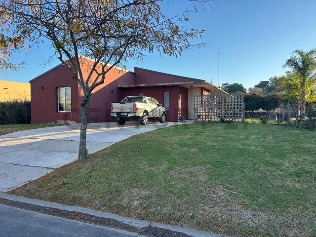 Casa alquiler barrio cerrado Canton norte Escobar 3 dormitorios pileta 1 planta