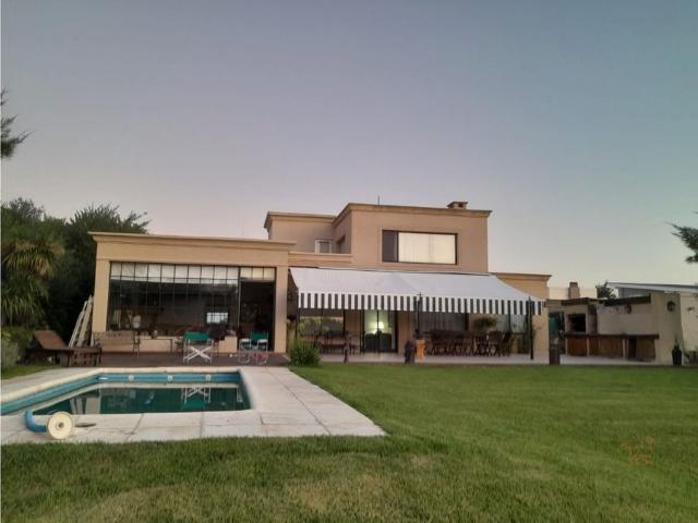 Casa Alquiler Costa Esmeralda Residencial 1 Lote 560 4 Dormitorios