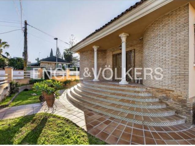 Casa Alquiler Dos Hermanas, Entrenúcleos