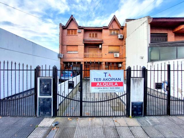 Casa Alquiler 15 años 3 ambientes, 2 cocheras, 200m2, Avellaneda 1800, Ramos Mejia, Partido de La Matanza | Argenprop