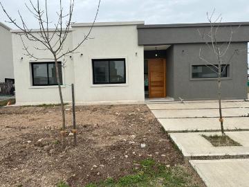Casa Alquiler 1 año 4 ambientes, 160m2, Santa Lucía 100, Pilar del Este Santa Lucia, Pilar | Argenprop