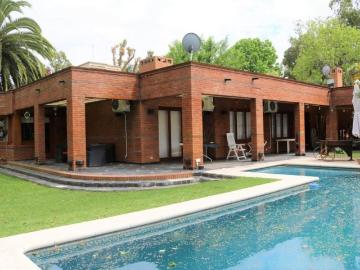 Casa Alquiler 24 años 5 ambientes, 450m2, 2 cocheras, Club El Carmen, Club El Carmen, Berazategui | Argenprop