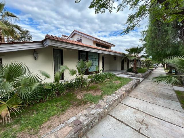 Casa Alquiler 38 años 6 ambientes, Oeste, 4 cocheras, Barrio Dalvian, Mendoza, Mendoza Capital | Argenprop