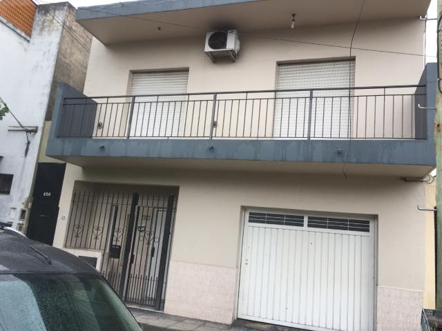 Casa Alquiler 3 ambientes, con balcón, 1 cochera, Sáenz Peña 600, Remedios de Escalada, Buenos Aires | Argenprop