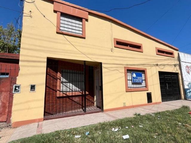 Casa Alquiler 3 ambientes, 1 cochera, 200m2, Saenz Peña 1900, Merlo, Buenos Aires | Argenprop
