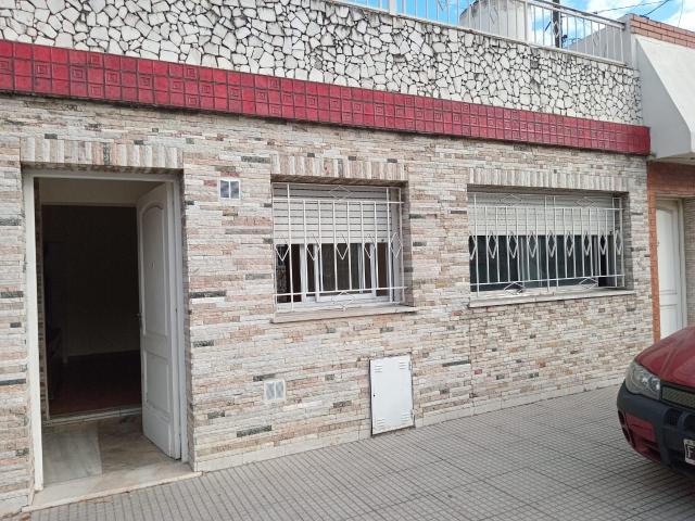 Casa Alquiler 3 ambientes 40 años, 1 cochera, Avenida Argentina 5000, Villa Lugano | Argenprop