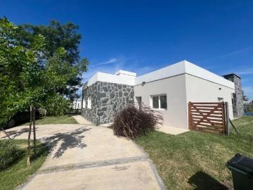 Casa Alquiler 3 años 4 ambientes, 3 cocheras, 180m2, Almte. Guillermo Brown 4200, Pilar del Este Santa Lucia | Argenprop