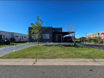 Casa Alquiler 3 años 4 ambientes, 140m2, 4 cocheras, San Sebastian, Escobar | Argenprop