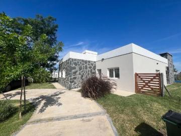 Casa Alquiler 3 años 4 ambientes, 2 cocheras, 180m2, Avenida Parque, Pilar Del Este, Pilar | Argenprop