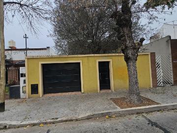 Casa Alquiler 40 años 3 ambientes, 110m2, L Braille 5500, Monte Castro | Argenprop