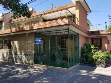 Casa Alquiler 40 años 5 ambientes, 1 cochera, 300m2, Av. Belgrano 1400, Zona Centro | Argenprop