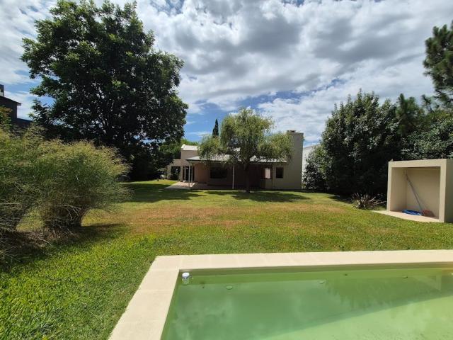 Casa Alquiler 4 ambientes a estrenar, Este, 4 cocheras, Los Fresnos 300, Kentucky Club de Campo, Santa Fe | Argenprop
