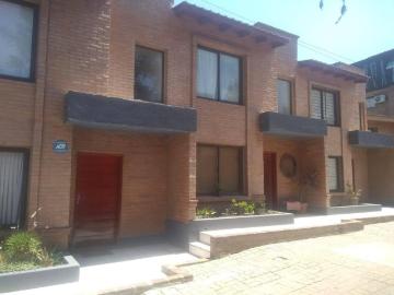 Casa Alquiler 4 ambientes, 110m2, 2 cocheras, Recta Martinolli 8600, Arguello | Argenprop