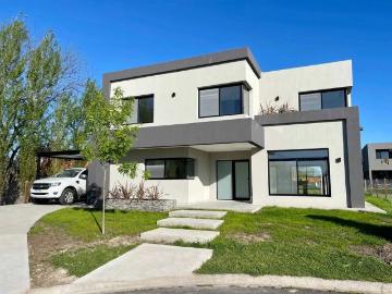 Casa Alquiler 4 ambientes 1 año, 2 cocheras, 207m2, Casa En Lagoon Pilar 0, Lagoon Pilar | Argenprop