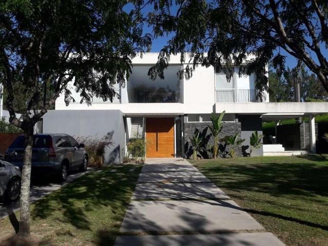 Casa Alquiler 4 ambientes, 3 cocheras, 280m2, Barrio El Encuentro, El Encuentro | Argenprop