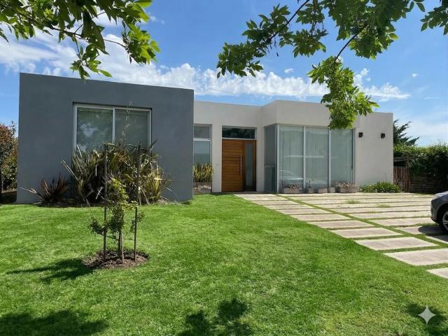 Casa Alquiler 4 ambientes 3 años, 167m2, 4 cocheras, Av Los Lagos, El Canton, Buenos Aires | Argenprop