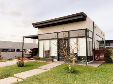 Casa Alquiler 4 ambientes 4 años, 170m2, 2 cocheras, Roque Petrocchi 5300, Escobar | Argenprop