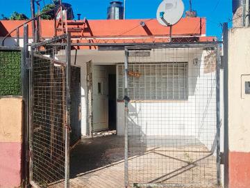 Casa Alquiler 4 ambientes 51 años, 80m2, 1 cochera, Santiago 4551 B piso 0, La Guardia | Argenprop
