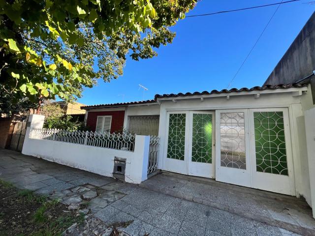 Casa Alquiler 4 ambientes 60 años, Norte, 1 cochera, Cuyo 2200, Ituzaingo Sur, Buenos Aires | Argenprop
