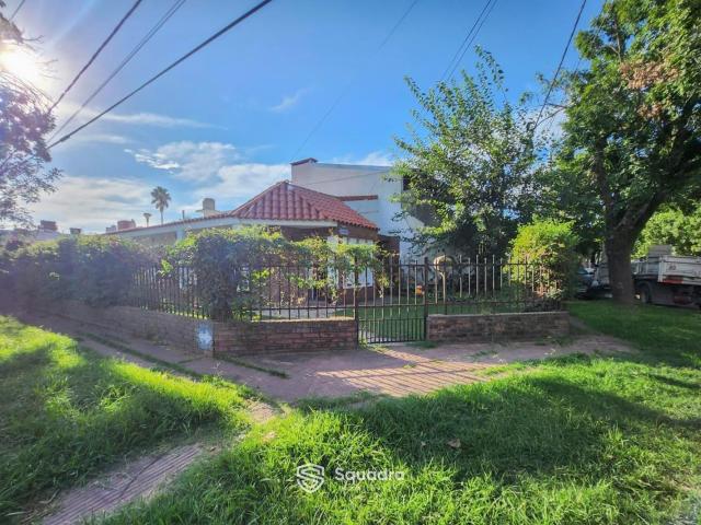 Casa Alquiler 5 ambientes 40 años, 1 cochera, 317m2, Medrano 3700, Rosario, Santa Fe | Argenprop