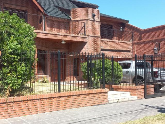 Casa Alquiler 5 ambientes 40 años, 513m2, 4 cocheras, Mitre 760, Belen De Escobar, Buenos Aires | Argenprop