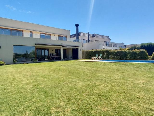 Casa Alquiler 5 ambientes 5 años, 4 cocheras, 350m2, Deán Funes 2000, San Marco, Buenos Aires | Argenprop