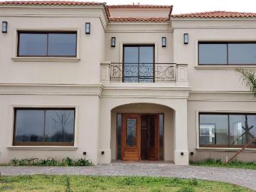 Casa Alquiler 6 ambientes 15 años, 335m2, 1 cochera, Barrio Terravista, Terravista | Argenprop