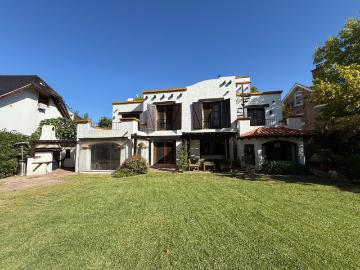 Casa Alquiler 6 ambientes 20 años, 1258m2, 1 cochera, Los Algarrobos 1408, San Isidro | Argenprop