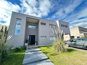 Casa Alquiler 7 años 5 ambientes, 240m2, Este, Las Golondrinas, Las Golondrinas, Berazategui | Argenprop