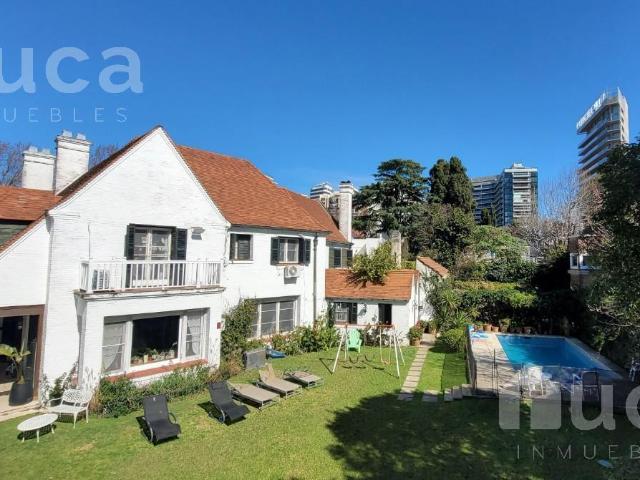 Casa Alquiler 8 ambientes 50 años, con balcón, 4 cocheras, Sinclair 200, La Lucila, Buenos Aires | Argenprop