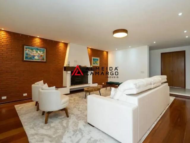 Casa Alto de Pinheiros 422 m² útil 4 dormitórios sendo 2 suítes, 5 banheiros, 6 vagas