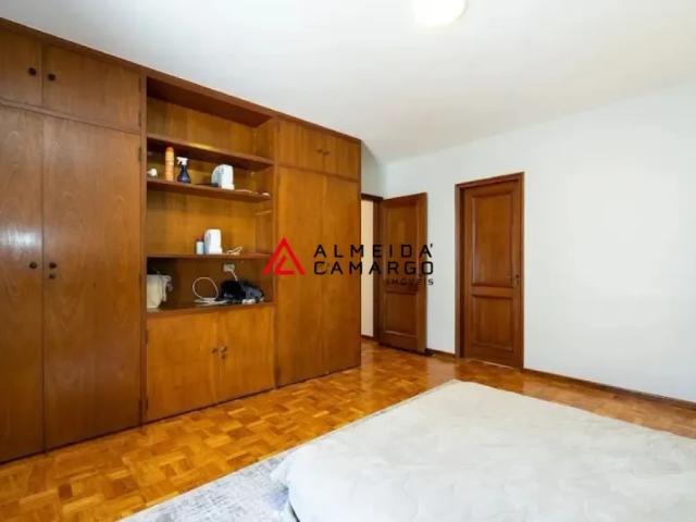 Casa Alto de Pinheiros 422 m² útil 4 dormitórios sendo 2 suítes, 5 banheiros, 6 vagas
