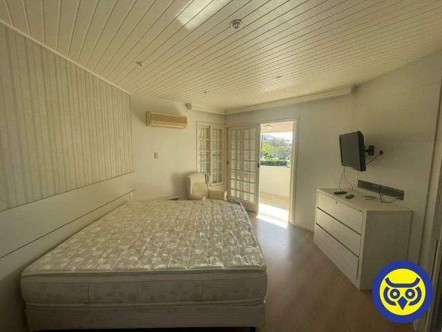 Casa alto padrão mobiliada de 4 quartos com piscina no Córrego Grande Florianópolis