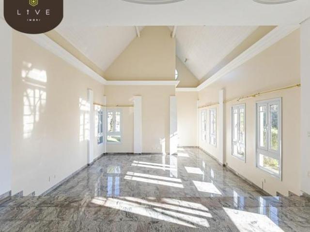 Casa alto padrão no Condomínio Filadélfia, 04 quartos, 02 suítes e 02 demisuíte, terreno amplo com p