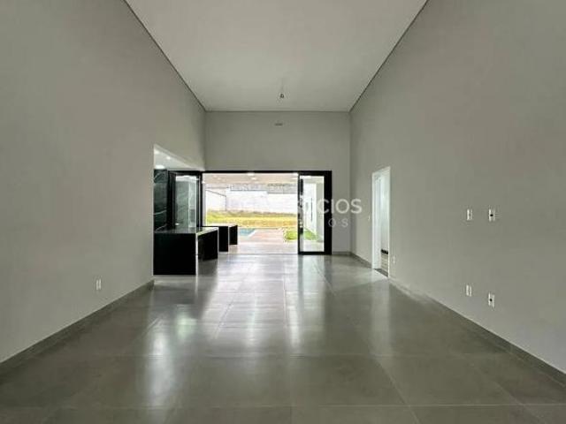 Casa Alto Padrão à Venda 4 Suítes 4 Vagas de Garagem Cond. Saint Patrick 350m² Fácil Acesso à R