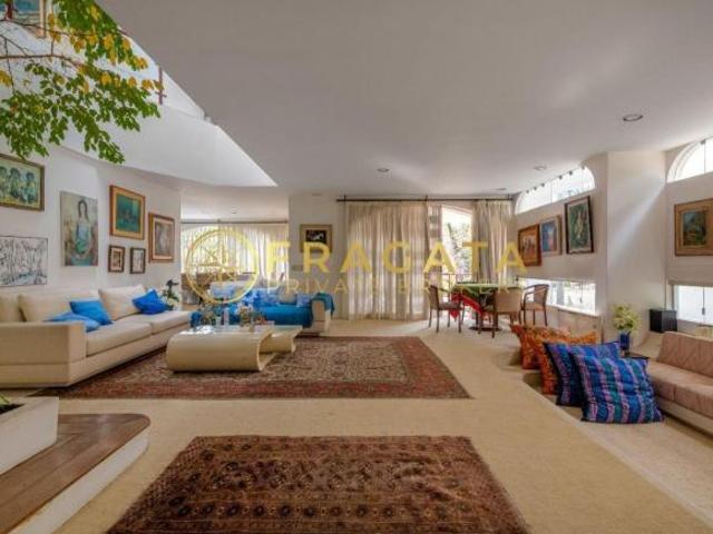 Casa alto padrão à venda, 690 m², próxima à Praça Alfredo Volpi Cidade Jardim