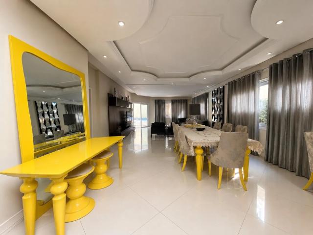 Casa Alto Padrão com 4 Suítes, Piscina e Espaço Gourmet para venda ou locação em Interlagos