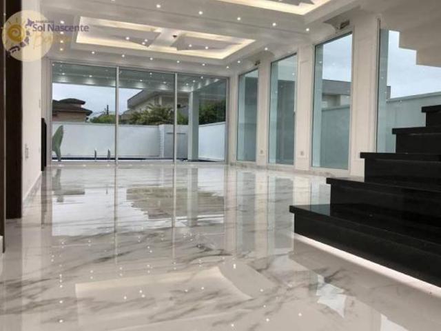 Casa alto padrão com Piscina e 5 Suítes em Bertioga
